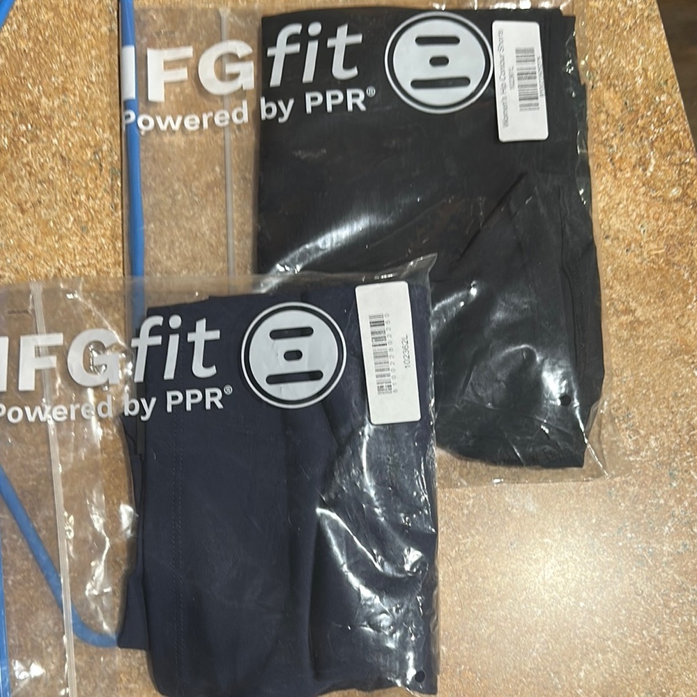 Women’s back support bike shorts